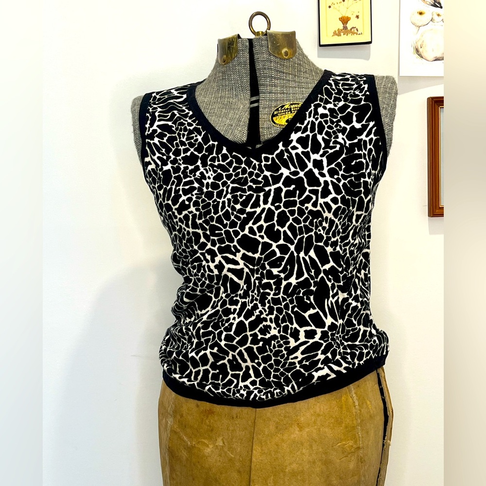 JONES NEW YORK casual chic sweater vest.